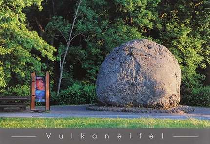 PK309 - Lavabombe in Strohn PK309 - Lavabombe in Strohn